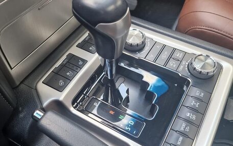 Toyota Land Cruiser 200, 2018 год, 8 200 000 рублей, 6 фотография