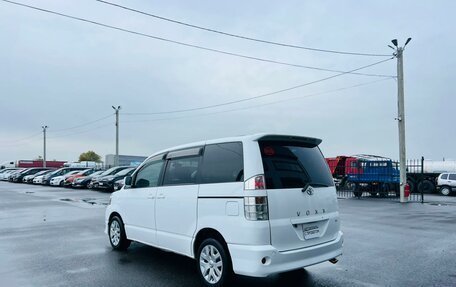 Toyota Voxy II, 2003 год, 1 079 000 рублей, 4 фотография