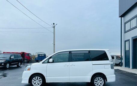 Toyota Voxy II, 2003 год, 1 079 000 рублей, 3 фотография