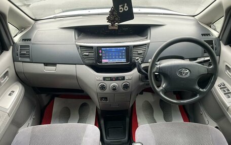 Toyota Voxy II, 2003 год, 1 079 000 рублей, 16 фотография