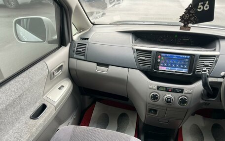 Toyota Voxy II, 2003 год, 1 079 000 рублей, 14 фотография