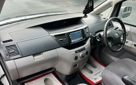 Toyota Voxy II, 2003 год, 1 079 000 рублей, 13 фотография