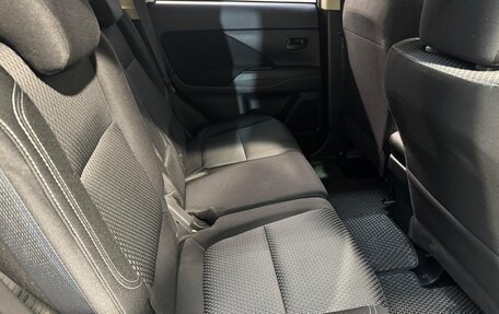 Mitsubishi Outlander III рестайлинг 3, 2019 год, 1 999 800 рублей, 4 фотография