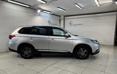 Mitsubishi Outlander III рестайлинг 3, 2019 год, 1 999 800 рублей, 15 фотография