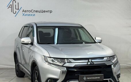 Mitsubishi Outlander III рестайлинг 3, 2019 год, 1 999 800 рублей, 13 фотография