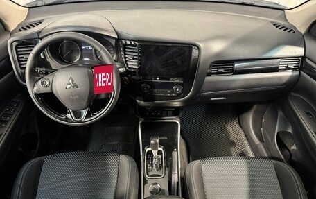 Mitsubishi Outlander III рестайлинг 3, 2019 год, 1 999 800 рублей, 10 фотография