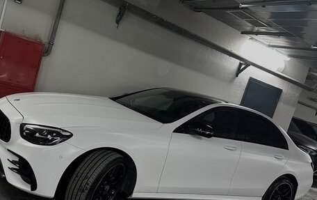 Mercedes-Benz E-Класс, 2022 год, 5 600 000 рублей, 3 фотография