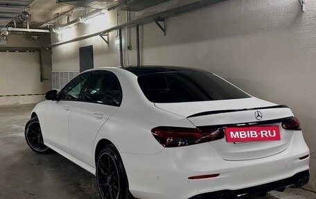 Mercedes-Benz E-Класс, 2022 год, 5 600 000 рублей, 4 фотография