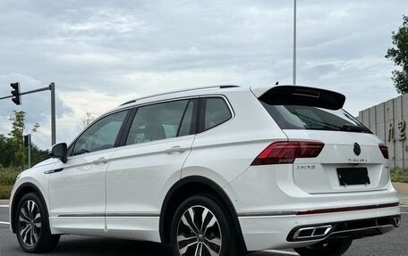 Volkswagen Tiguan II, 2021 год, 2 000 000 рублей, 4 фотография