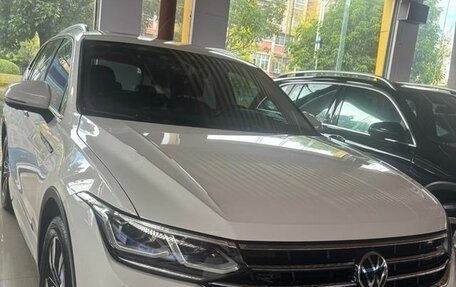 Volkswagen Tiguan II, 2021 год, 2 000 000 рублей, 8 фотография