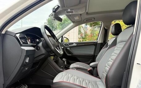 Volkswagen Tiguan II, 2021 год, 2 000 000 рублей, 10 фотография