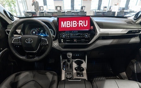 Toyota Highlander, 2025 год, 5 936 000 рублей, 16 фотография