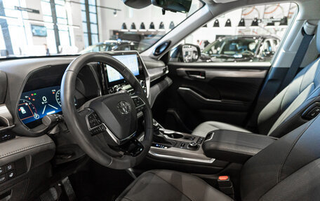 Toyota Highlander, 2025 год, 8 120 000 рублей, 15 фотография