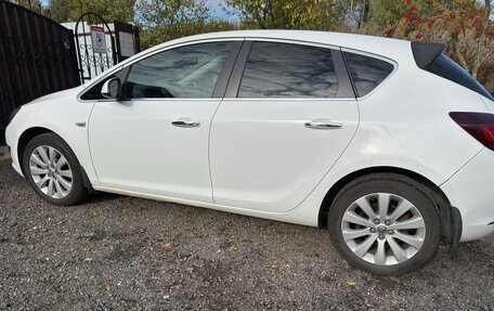Opel Astra J, 2013 год, 850 000 рублей, 2 фотография