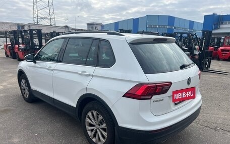 Volkswagen Tiguan II, 2019 год, 2 350 000 рублей, 2 фотография