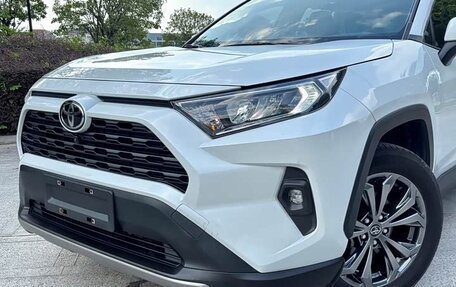 Toyota RAV4, 2023 год, 2 445 000 рублей, 2 фотография