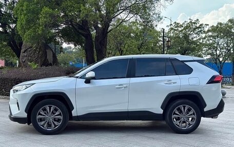 Toyota RAV4, 2023 год, 2 445 000 рублей, 5 фотография