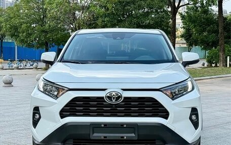 Toyota RAV4, 2023 год, 2 445 000 рублей, 4 фотография