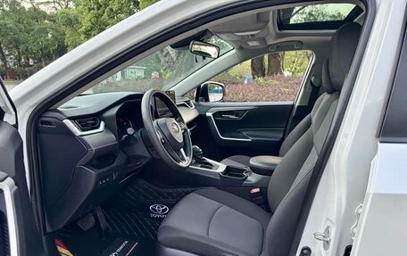 Toyota RAV4, 2023 год, 2 445 000 рублей, 10 фотография