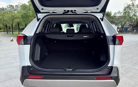 Toyota RAV4, 2023 год, 2 445 000 рублей, 9 фотография