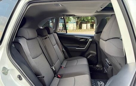 Toyota RAV4, 2023 год, 2 445 000 рублей, 19 фотография