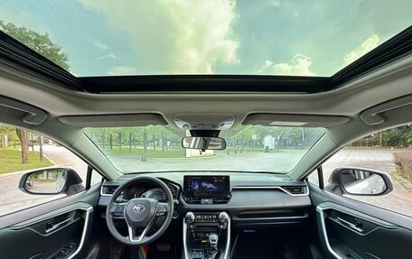 Toyota RAV4, 2023 год, 2 445 000 рублей, 12 фотография