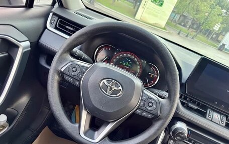 Toyota RAV4, 2023 год, 2 445 000 рублей, 14 фотография