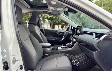 Toyota RAV4, 2023 год, 2 445 000 рублей, 20 фотография