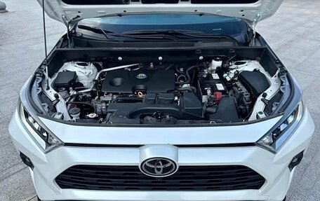 Toyota RAV4, 2023 год, 2 445 000 рублей, 21 фотография