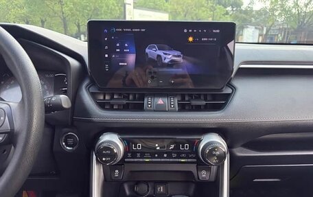 Toyota RAV4, 2023 год, 2 445 000 рублей, 16 фотография