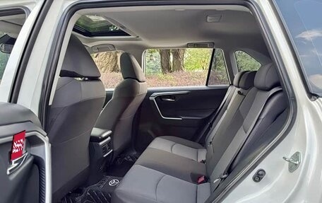 Toyota RAV4, 2023 год, 2 445 000 рублей, 18 фотография