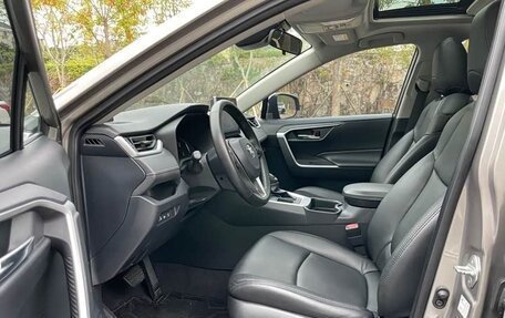 Toyota RAV4, 2021 год, 2 217 600 рублей, 8 фотография