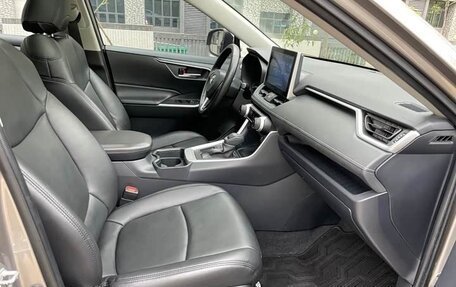 Toyota RAV4, 2021 год, 2 217 600 рублей, 21 фотография