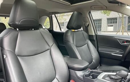 Toyota RAV4, 2021 год, 2 217 600 рублей, 24 фотография