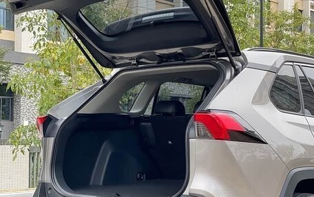 Toyota RAV4, 2021 год, 2 217 600 рублей, 19 фотография