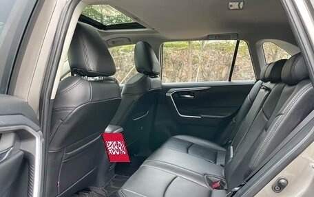 Toyota RAV4, 2021 год, 2 217 600 рублей, 26 фотография