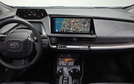 Toyota Prius IV XW50, 2024 год, 3 778 000 рублей, 6 фотография