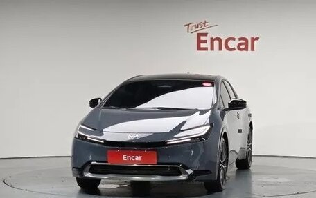 Toyota Prius IV XW50, 2024 год, 3 778 000 рублей, 3 фотография
