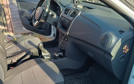 Renault Logan II, 2016 год, 770 000 рублей, 12 фотография