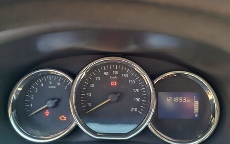 Renault Logan II, 2016 год, 770 000 рублей, 17 фотография