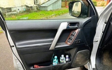 Toyota Land Cruiser Prado 150 рестайлинг 2, 2014 год, 3 000 000 рублей, 13 фотография