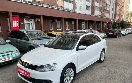 Volkswagen Jetta VI, 2012 год, 900 000 рублей, 2 фотография