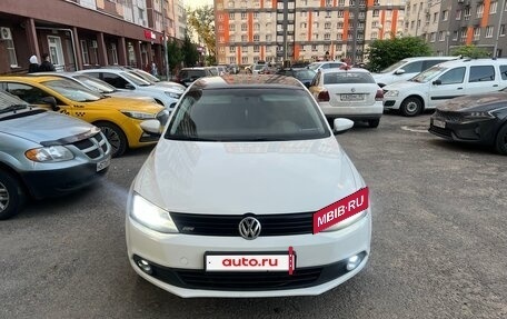 Volkswagen Jetta VI, 2012 год, 900 000 рублей, 7 фотография
