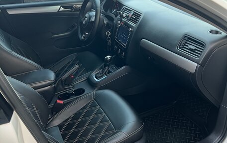 Volkswagen Jetta VI, 2012 год, 900 000 рублей, 12 фотография