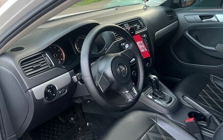 Volkswagen Jetta VI, 2012 год, 900 000 рублей, 17 фотография