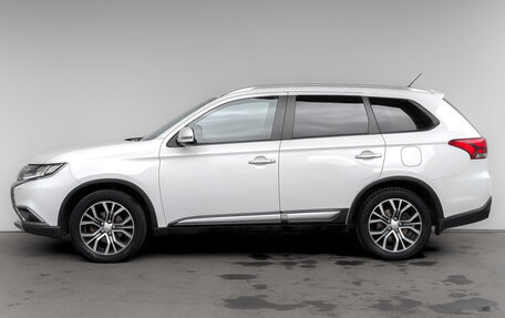 Mitsubishi Outlander III рестайлинг 3, 2016 год, 1 850 000 рублей, 8 фотография