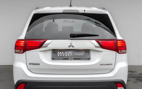 Mitsubishi Outlander III рестайлинг 3, 2016 год, 1 850 000 рублей, 6 фотография