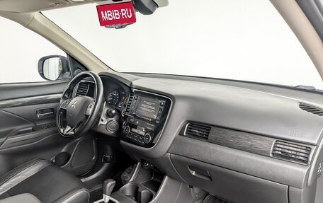 Mitsubishi Outlander III рестайлинг 3, 2016 год, 1 850 000 рублей, 12 фотография
