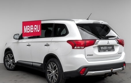 Mitsubishi Outlander III рестайлинг 3, 2016 год, 1 850 000 рублей, 7 фотография