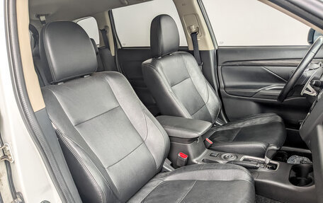 Mitsubishi Outlander III рестайлинг 3, 2016 год, 1 850 000 рублей, 23 фотография